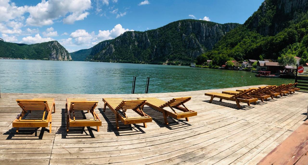 Casa Camelia Hotel Dubova Eksteriør billede